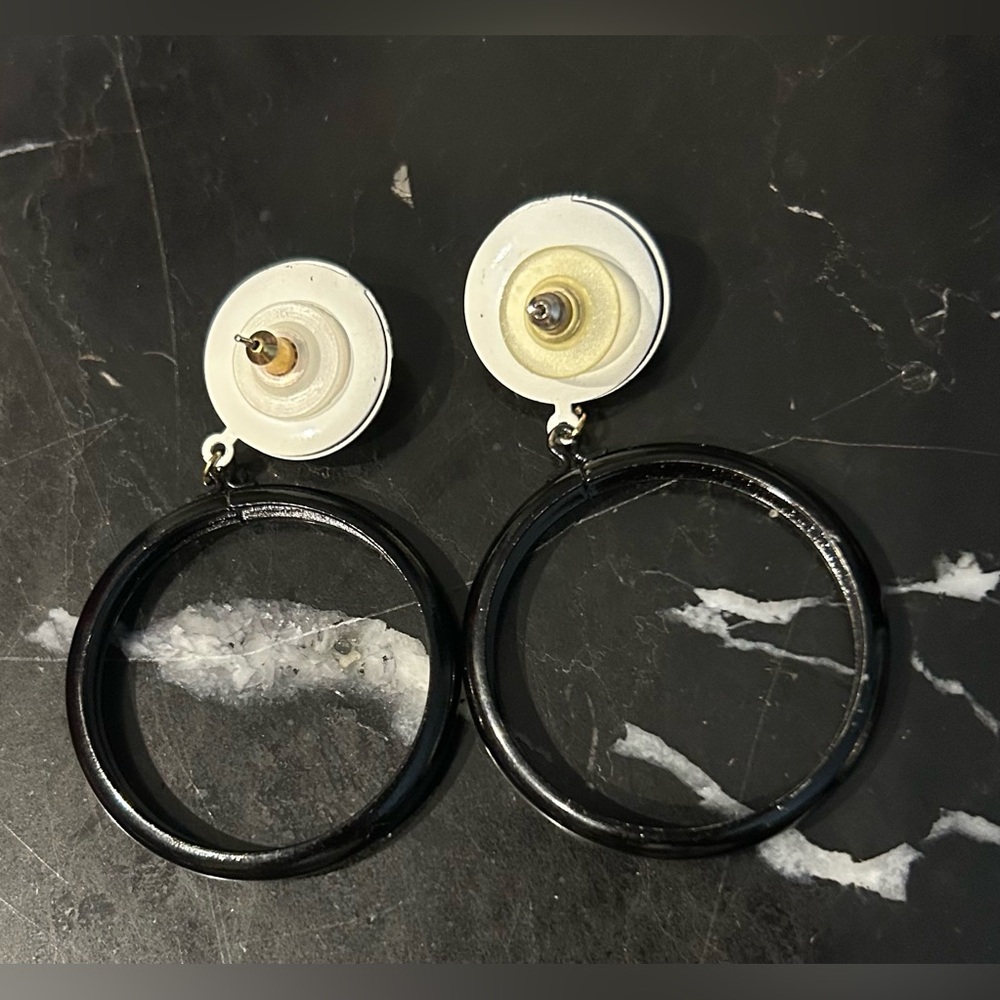 #(6). VINTAGE WHITE WITH BLACK POKA DOT & BLACK HOOP EARRINGS. Backing closure. - Picture 3 of 3